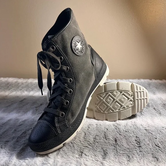Converse | Shoes | Rare Converse All Star Chuck Taylor High  display picture 3